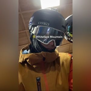 Meet your Posher, Max